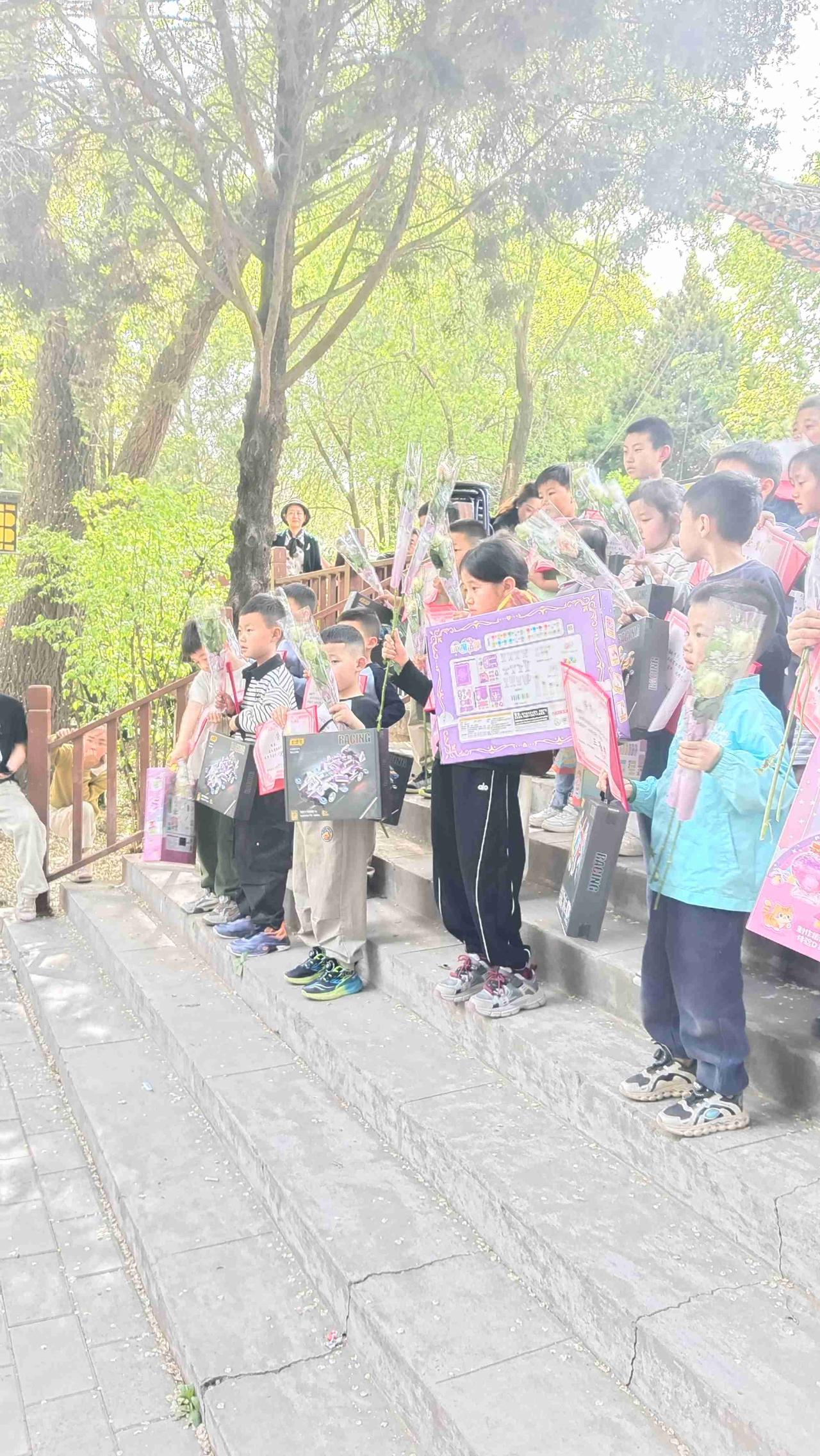 我的今日状态：😁轻松愉快
我这里的天气：🌤️多云今天回味昨天的少儿围棋培训比