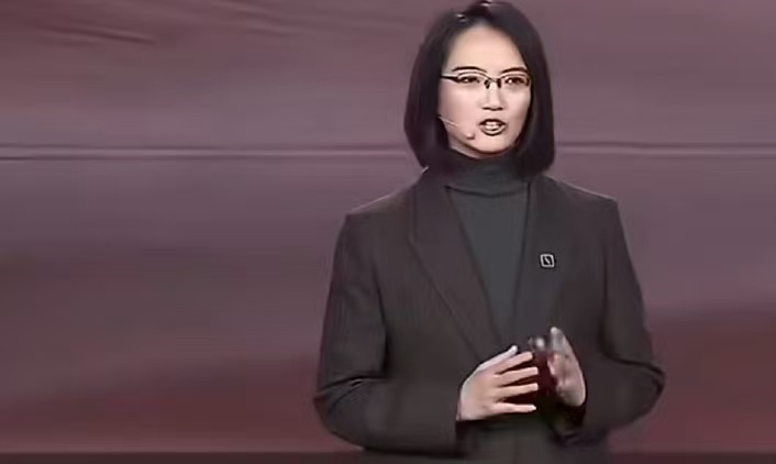 以前看车看三大件，现在看车要看数字底盘，技术迭代太快，传统车企和新势力都得跟着重