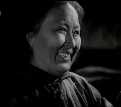 1951年，王树声将军回湖北麻城视察。见到一位农妇，9岁丧母的王树声跪倒在地，接