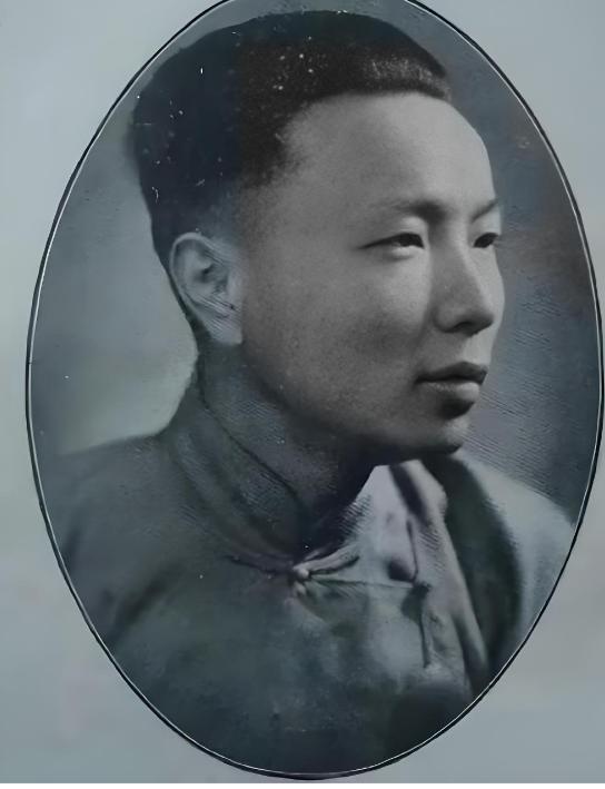 谈起民国时期的命理奇人，韦千里绝对是一个绕不开的名字。
他并非那种只在乡野间摆摊