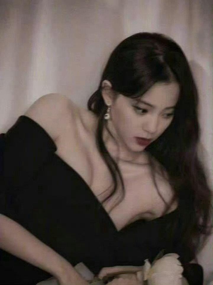 欧阳娜娜娜比这才多大啊，怎么感觉就熟透了的样子[色] ​​​