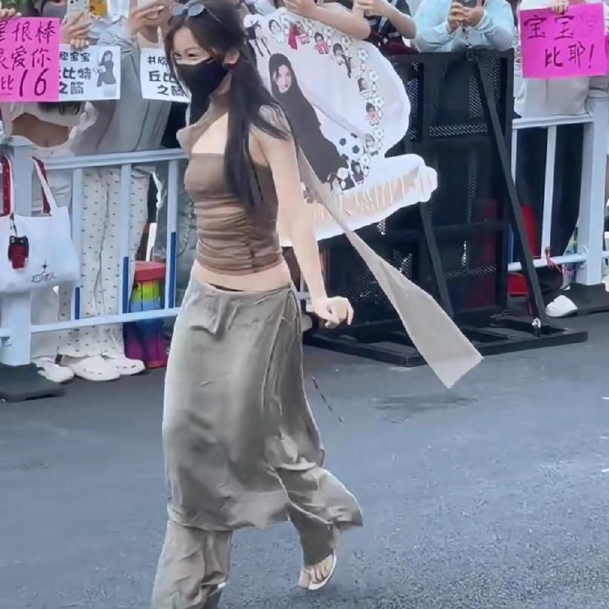 虞书欣呀
你好歹把裙子穿好哇虞书欣旅游大片 虞书欣旅游大片 虞见欣