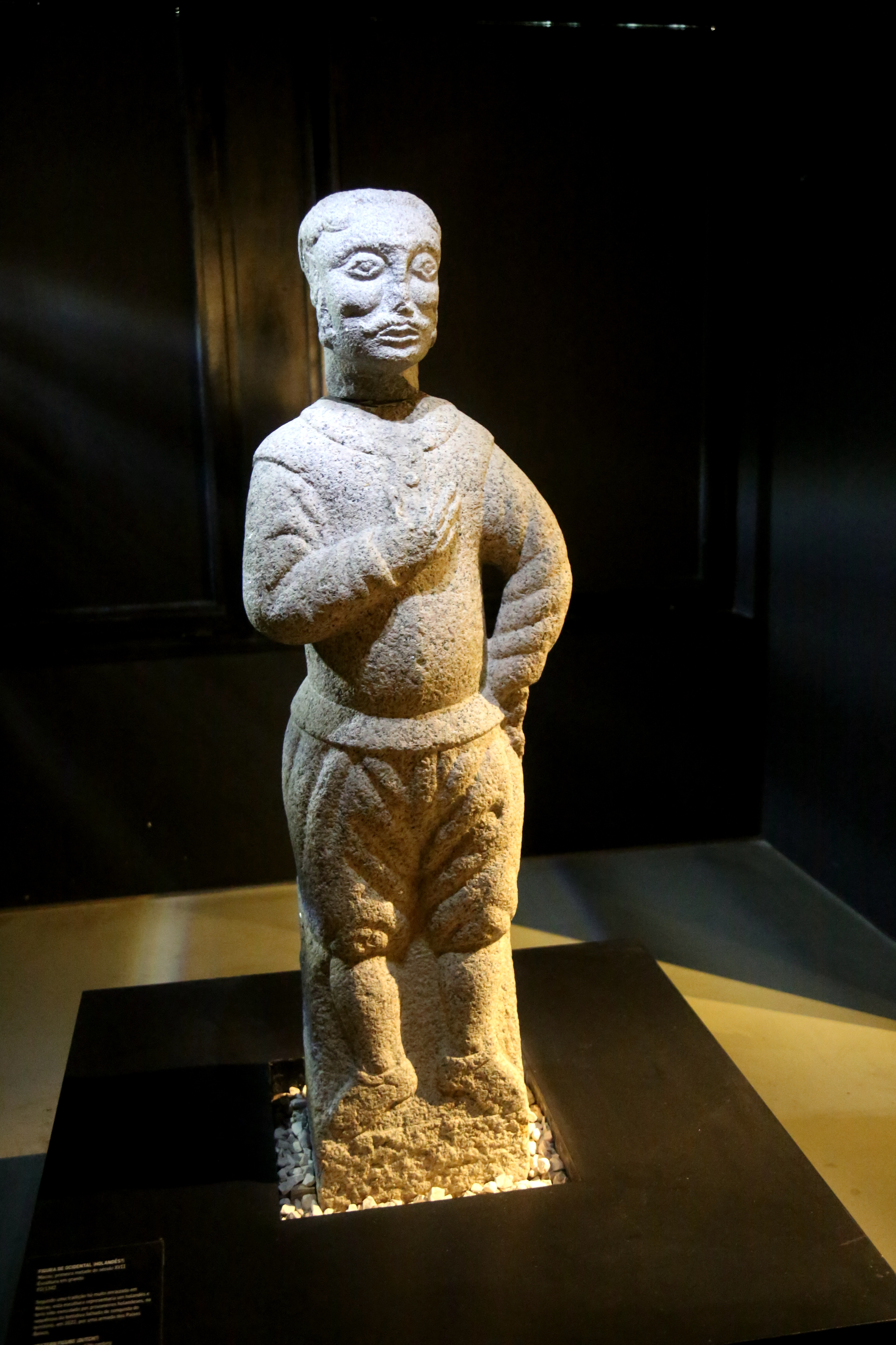 里斯本东方艺术馆藏澳门出土的17世纪上半叶“洋人石雕” 