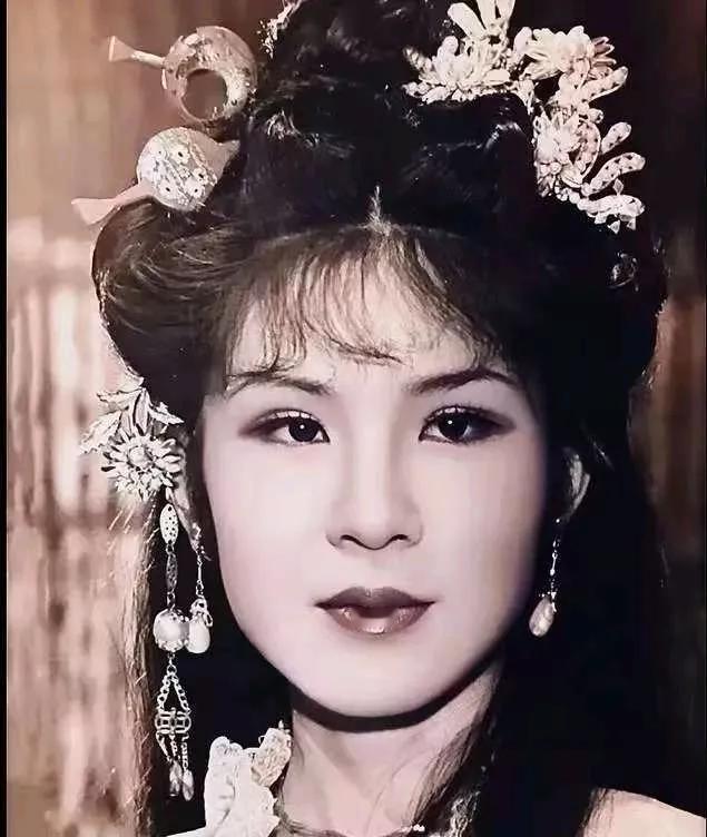1998 年，富婆杨钧钧投资 3000W，拍摄《西门无恨》，她要求男主角一定是美