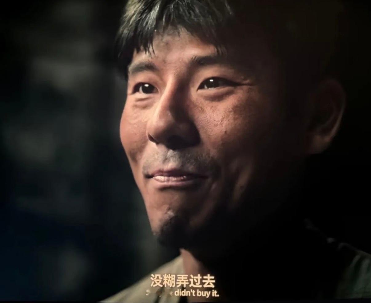 这个电影精髓的地方就是人物面对再凶险也不是哭哭啼啼的一句“妈的，没糊弄过去…”胜