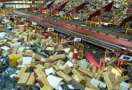 前 7 月网上零售增长 4.8%，线上消费撑起半边天，线下怎么办？

据国家统计
