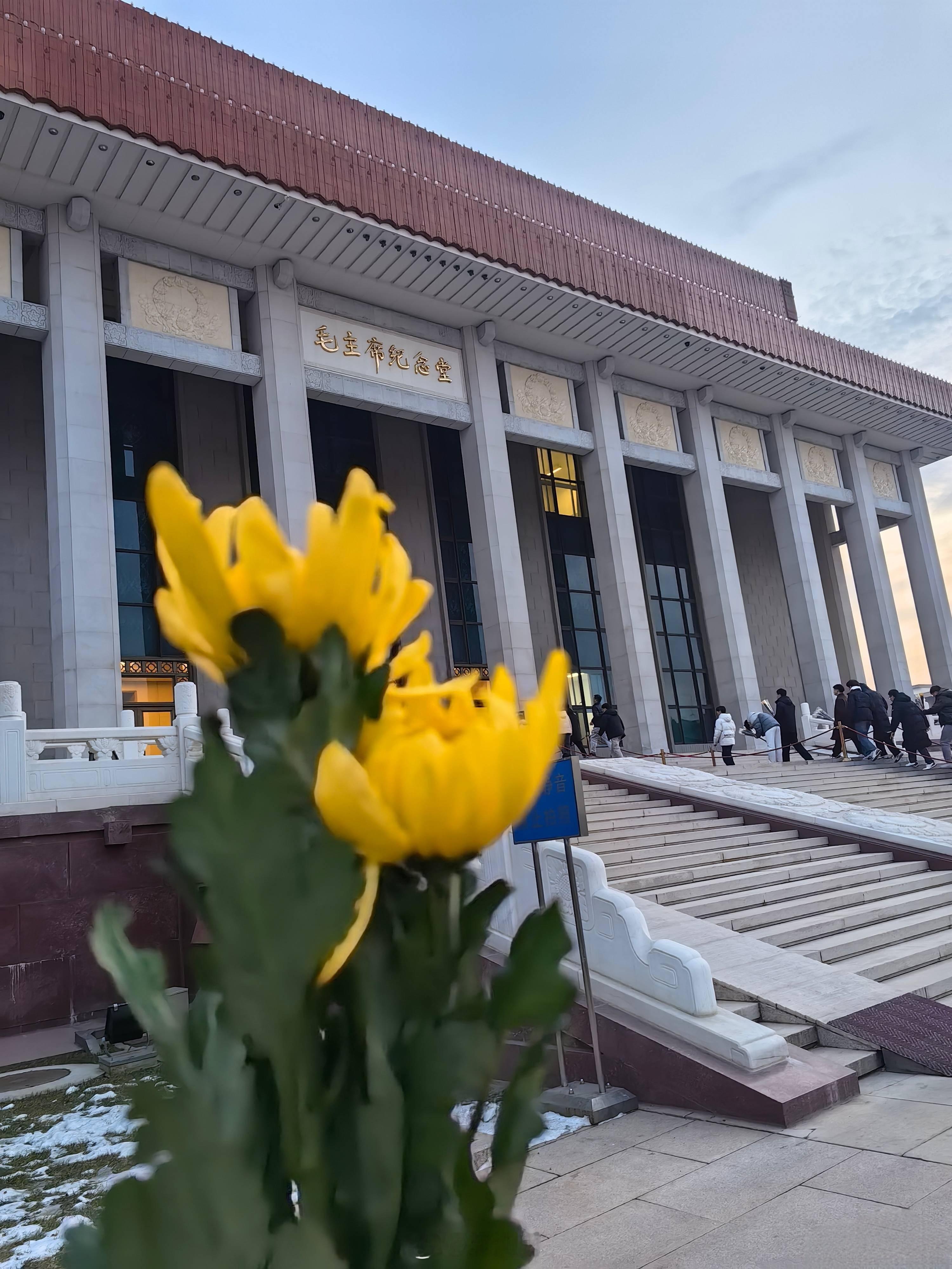 评论里看到的，当然不止这些。感谢分享。图1图2，这位网友专程前往去瞻仰了教员。图