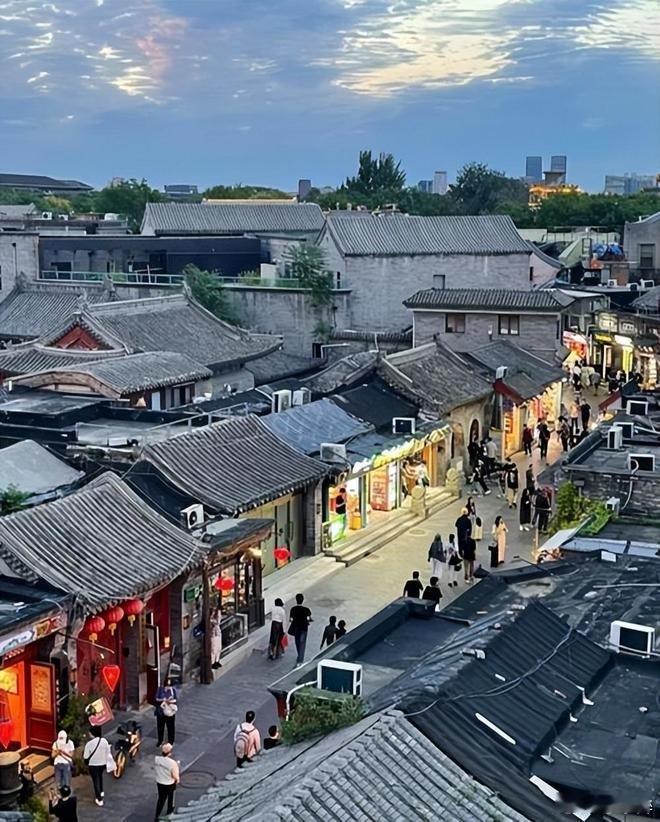 五一免单人扎堆涌向一线城市合着免单才是消费决策的“照妖镜”啊！平时喊着要去小众小