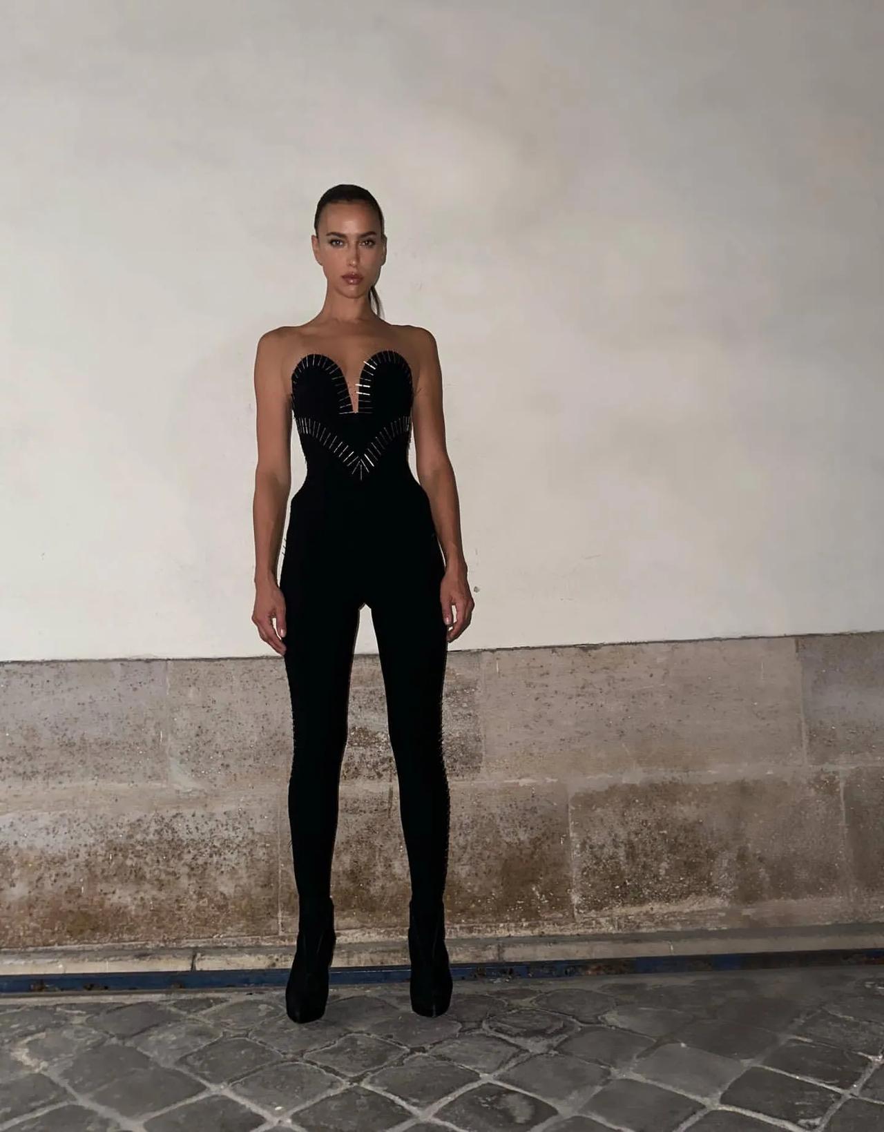  伊莲娜Irina Shayk今日更新：ALAÏA 
02.07.2023