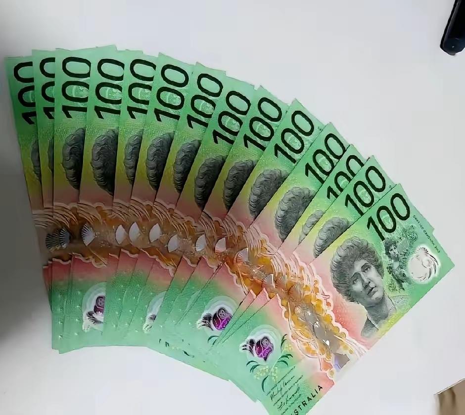 最近网上特别的一种题材，就是有亲戚给外币压岁的小作文，什么欧元、英锈，苏格兰币等