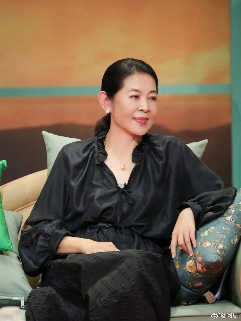 倪萍说要为邹市明的改变鼓掌姐姐当家邹市明终于学会主动表达爱意，主动提议补办蜜月并
