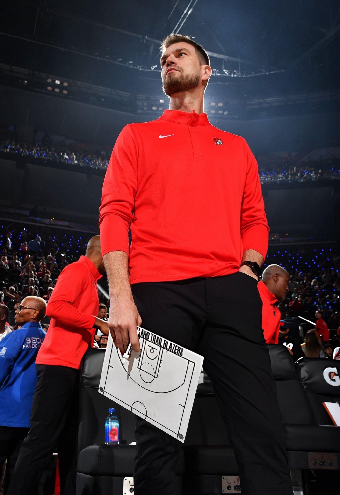 开拓者在斯普利特执教下，战绩已经来到 4 胜 1 负。击败的对手分别是爵士、湖人