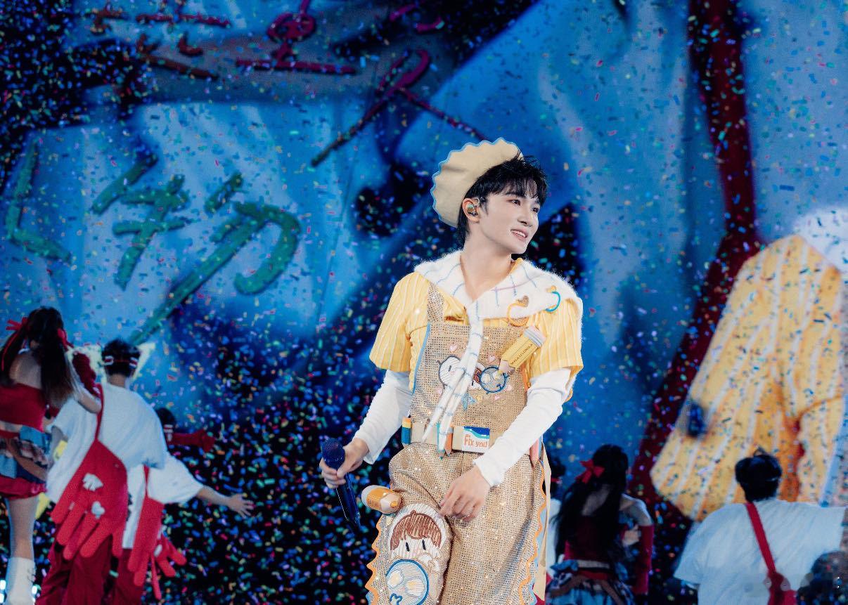 周深成都演唱会 跟同担唠到半夜！从2019年音乐节到现在，他和成都歌迷的默契早就