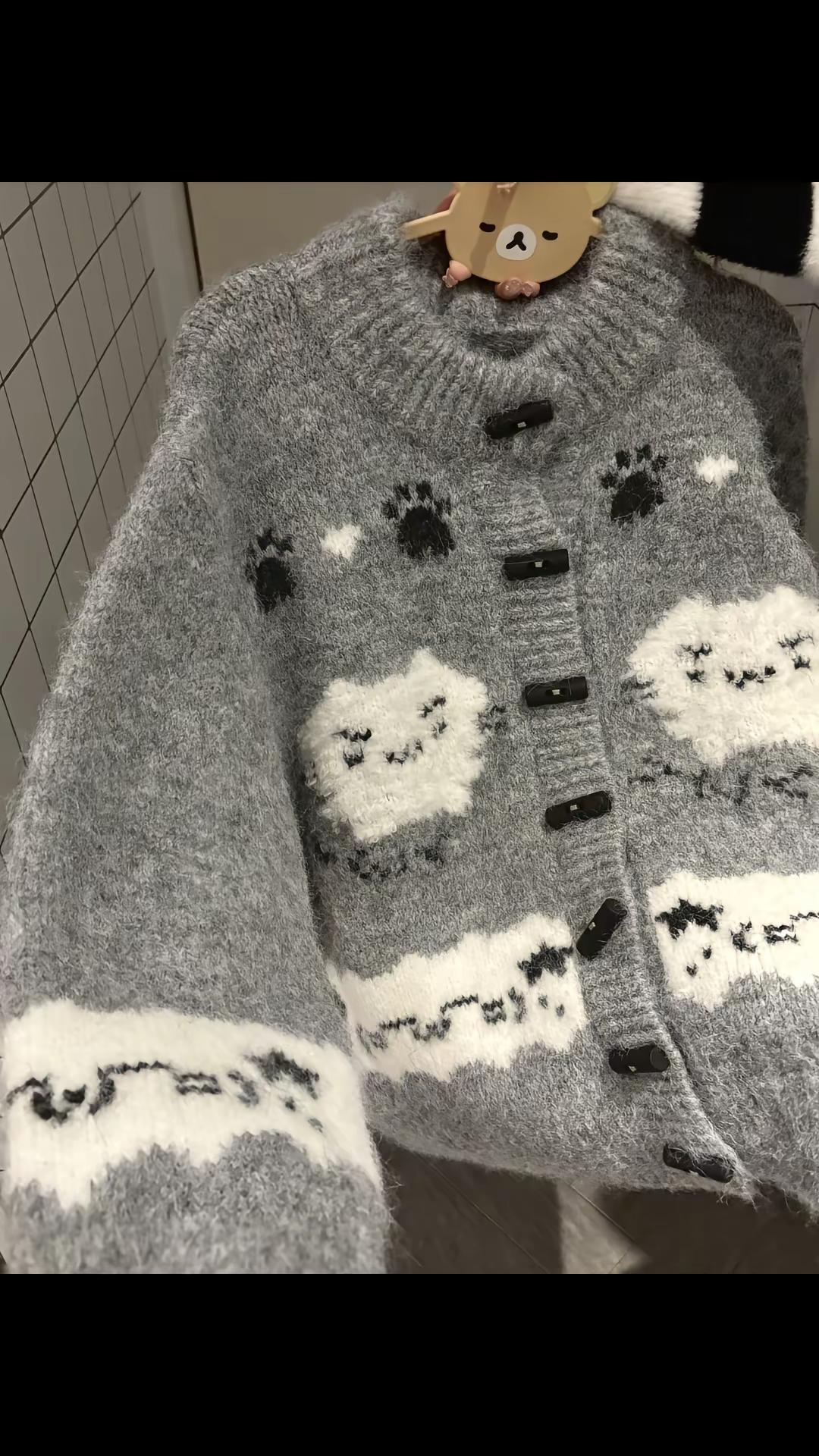 厚实的小猫毛衣已经上了哦！！ 超好看的嘿嘿毛衣控 猫猫图案毛衣 乖乖的毛衣
