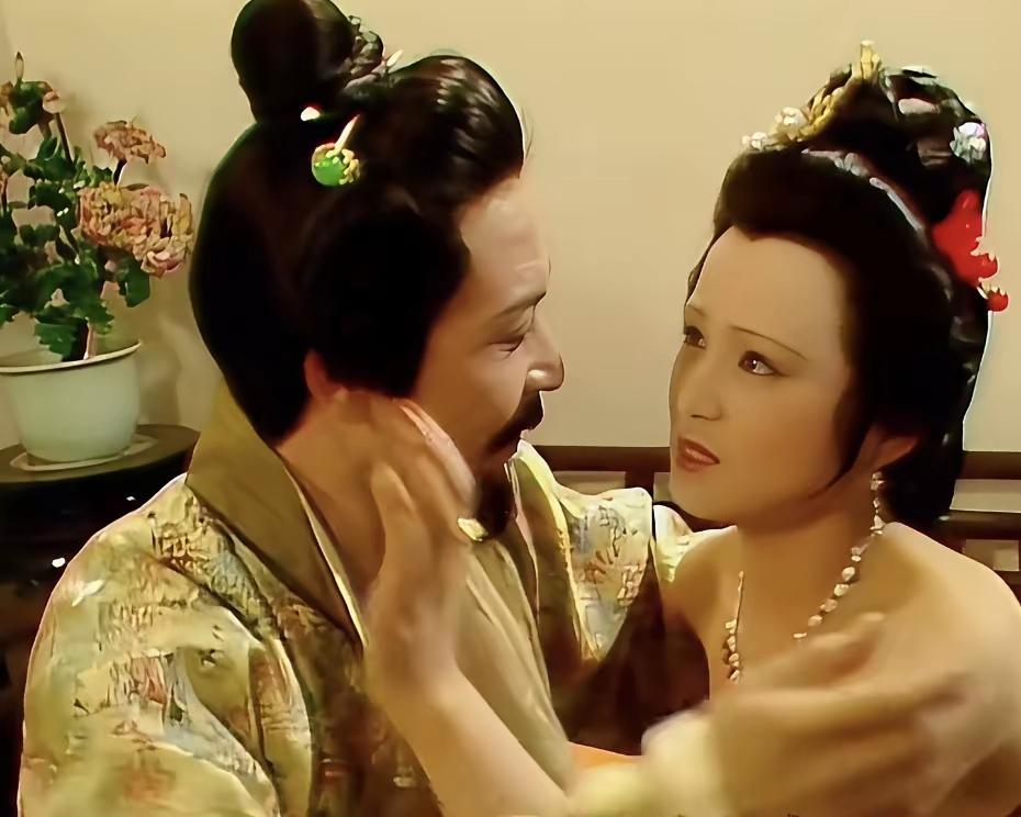 秦可卿一个青春靓丽的大美女，丈夫是年纪相仿的帅哥，是宁国府嫡孙，贾家未来的当家人