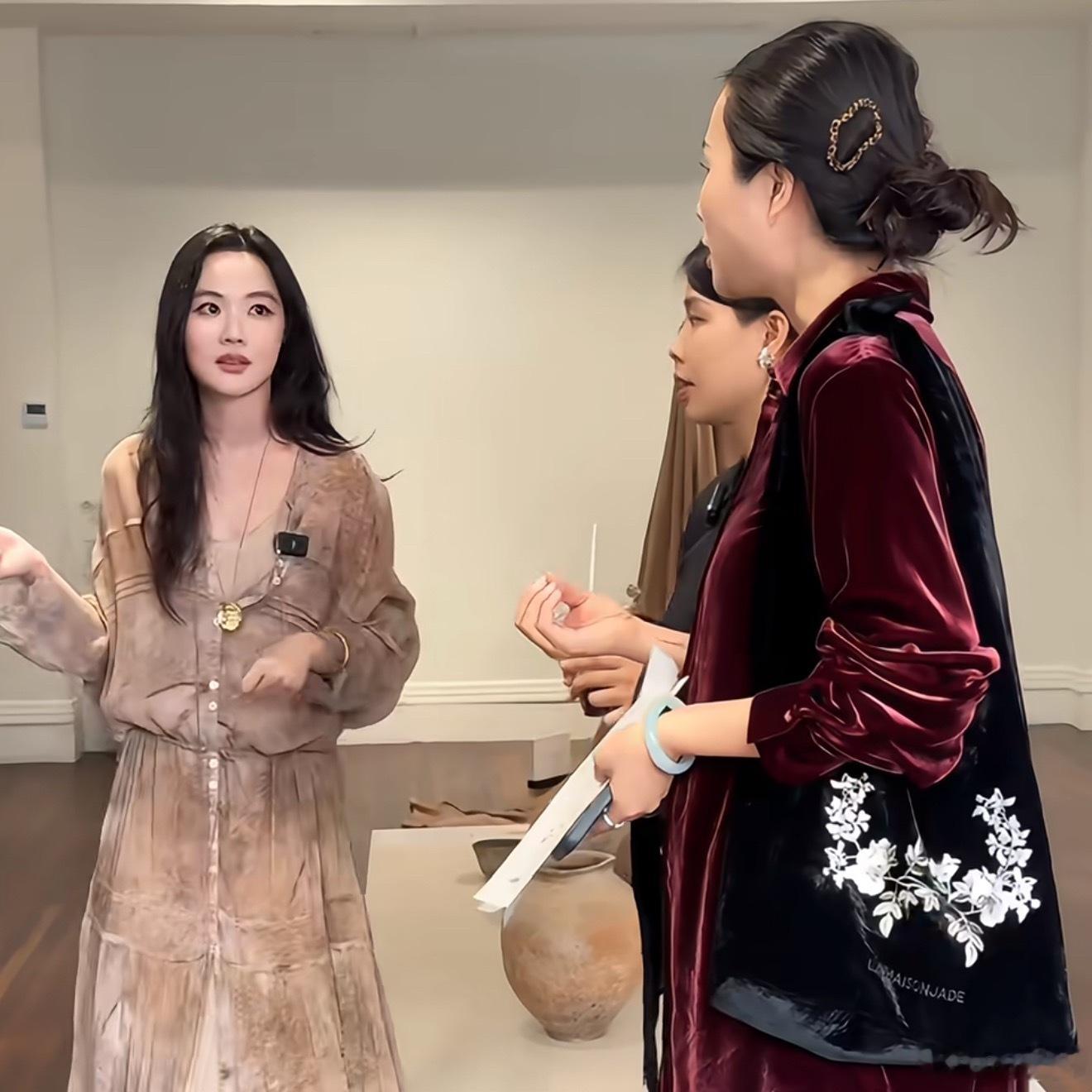 半熟恋人 丹琪的人设是独立大女主，自我介绍里事业有成感情随缘，结果所谓的大女主就