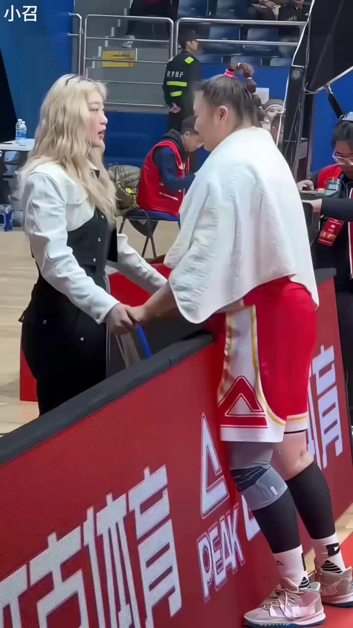 有人。