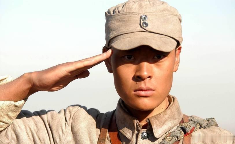 AI给李云龙发装备了AI给老李安排的武器离谱又酷炫，从前只有鬼畜表情包，现在AI