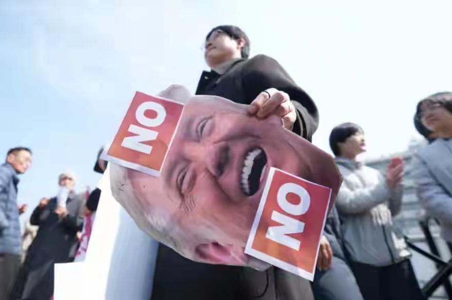 特朗普近日再次威胁称，如果北约成员国不协助解决与中东战争相关的问题，他将破坏北约