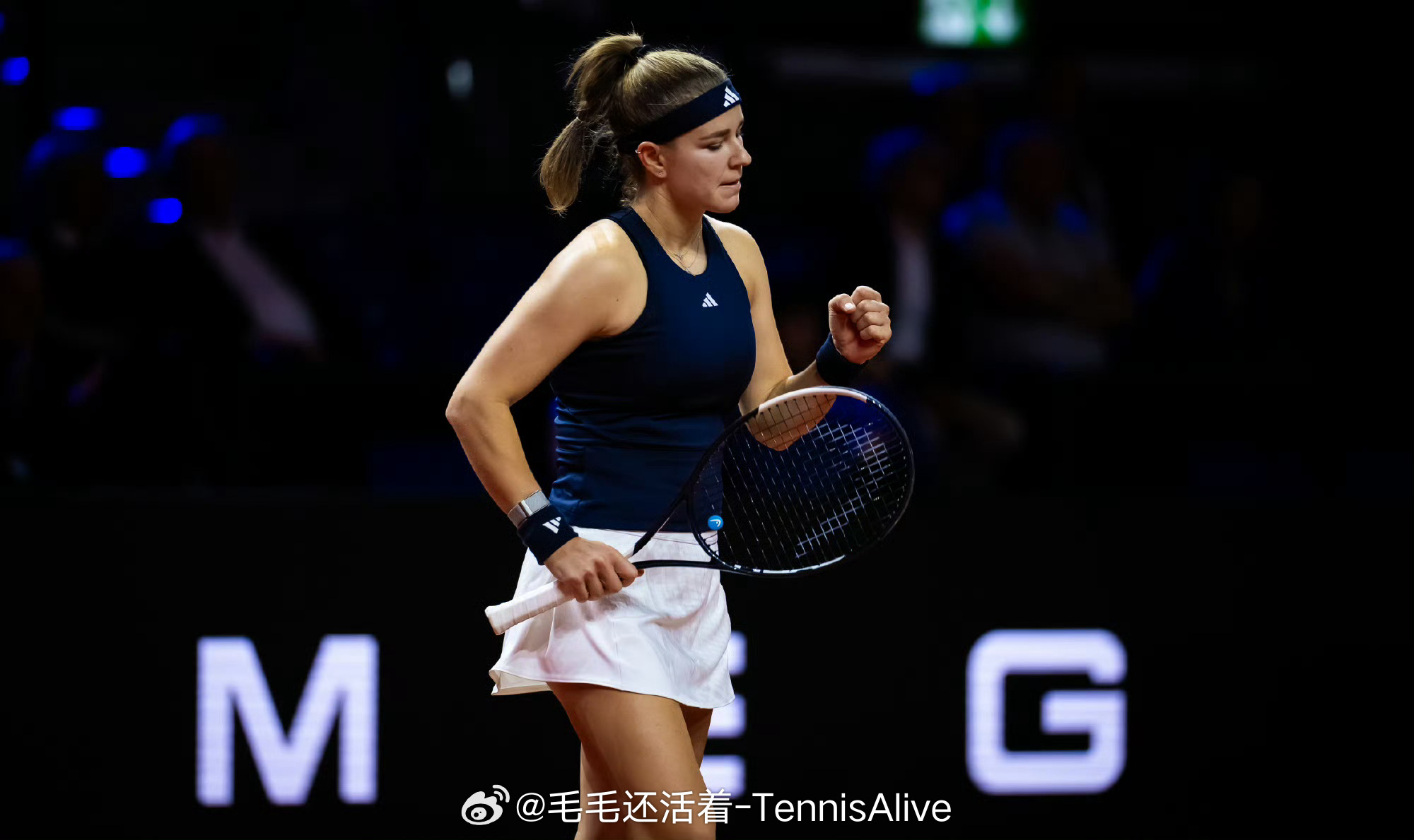 穆霍娃6-3高芙，这是她在高芙手上拿到的第一盘。可以女仆翻身么？ 