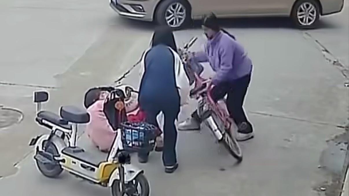 此案会不会成为南京彭宇案之后，第二个“扶不扶”？初中生扶人被索赔22万摔倒老人发