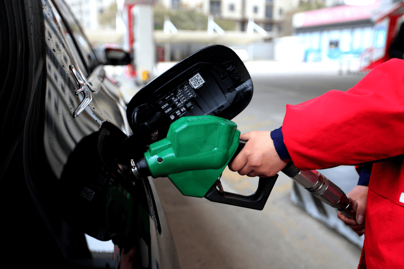 国内油价将于2月3日24时起调整 加满一箱油将多花8元