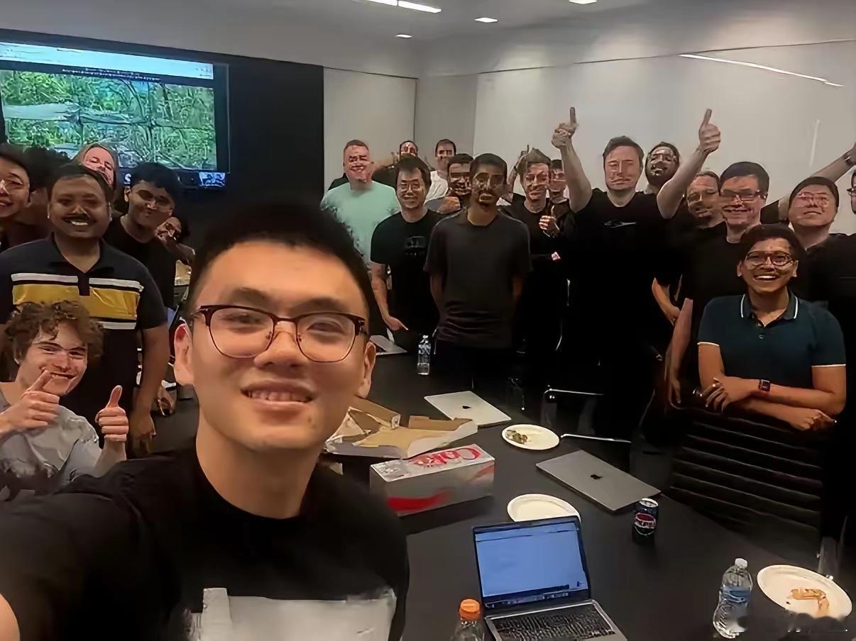 全球AI行业有一个真实现状：国内顶尖高校培育了大批顶尖AI人才，大量华人学者活跃