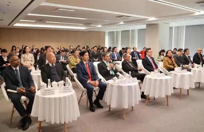 近期中国与东盟的一连串外交动作，看似是常规互动，实则是区域合作的一次升级，更是对