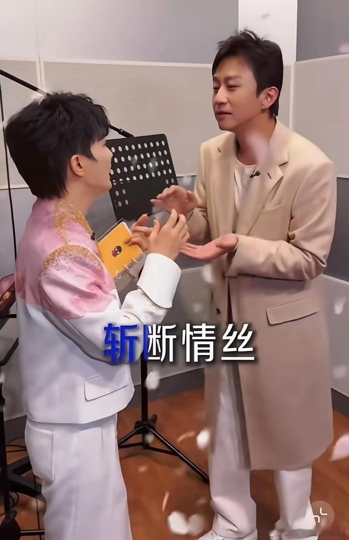 大家不要羡慕周深了，我们永远成为不了他，原因很简单，先不说他天籁的嗓音，光是他高