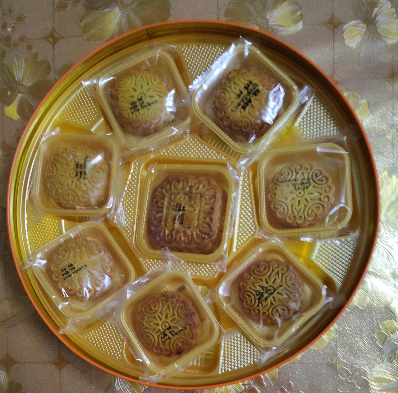@豆包 帮我点评，我只喜欢吃传统口味的月饼，像螺蛳粉月饼或还有其他怪味我真的吃不