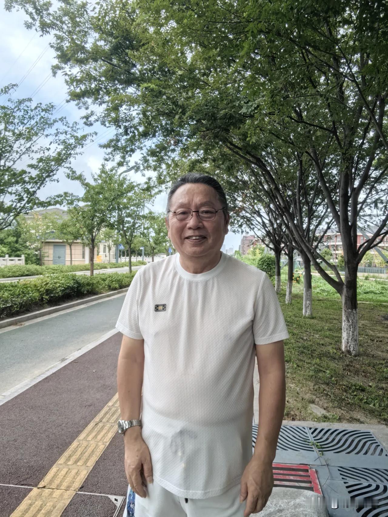 人老了记住五个没必要

人老了有五个没必要。一是没必要去纠结过往，二是没必要频繁