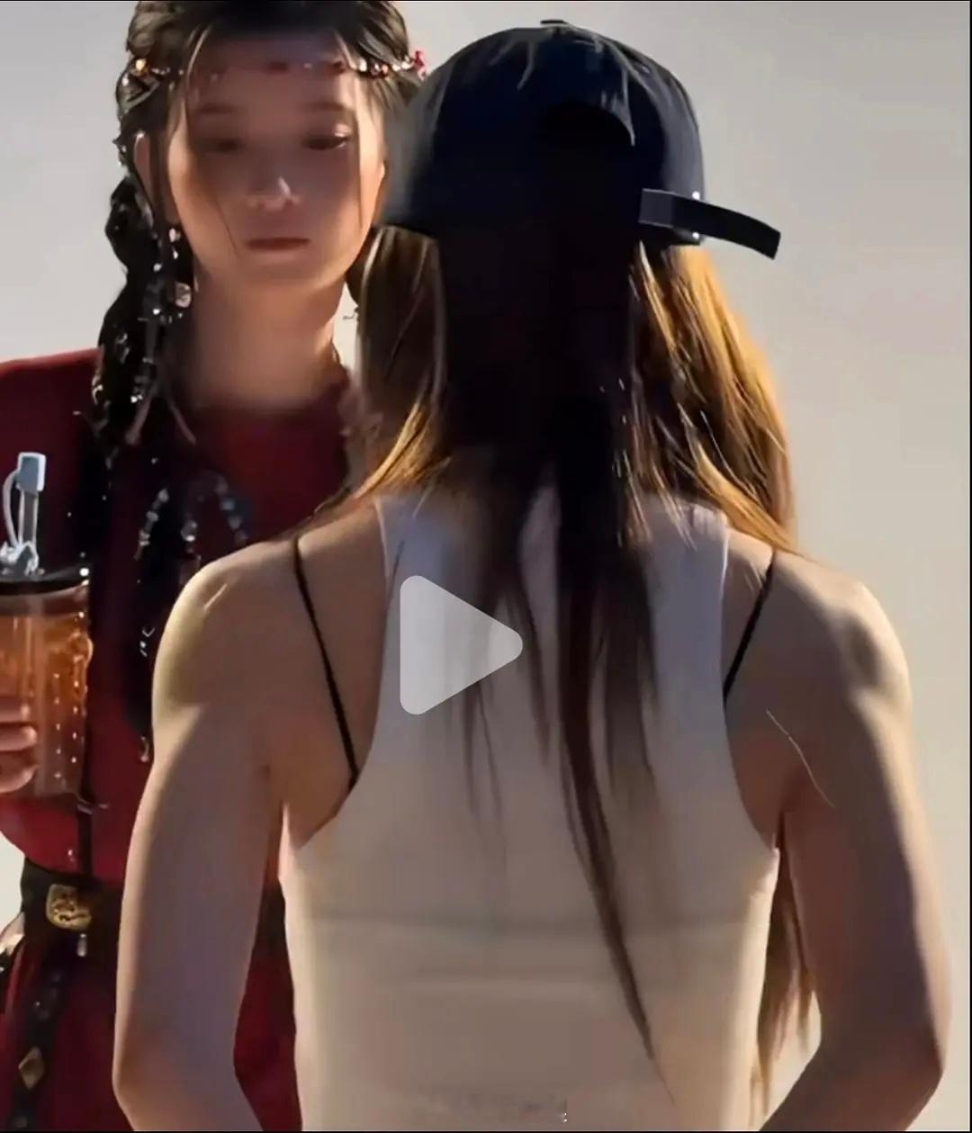 惹，赵露思这个手臂线条，可以一拳一个了 