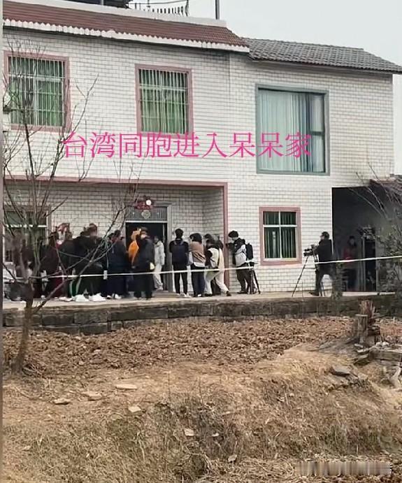 合川呆呆家的刨猪汤又被迫营业了！
因为来了这么一群特殊的人！
呆呆这下不止是对合