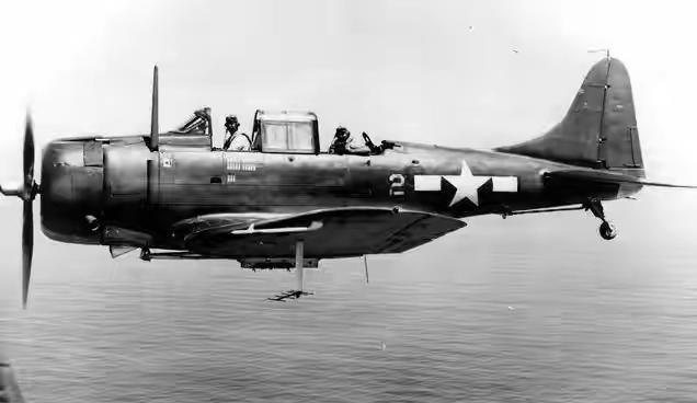 1943年，7900名从中国战场抽调出来的日军老兵，正坐船前往新几内亚，半路遭到