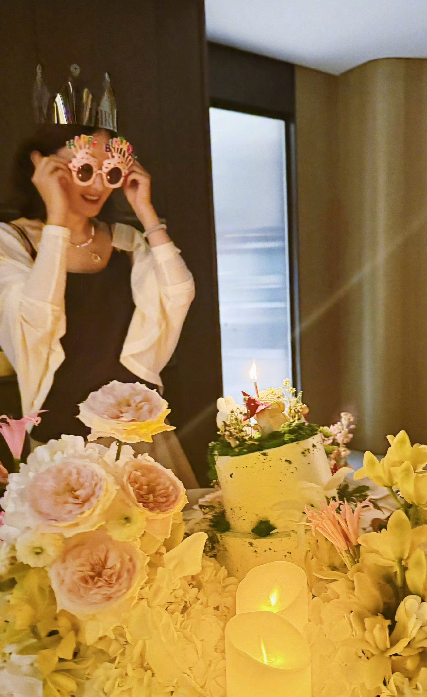赵丽颖晒 38 岁庆生日生照！ ​​​