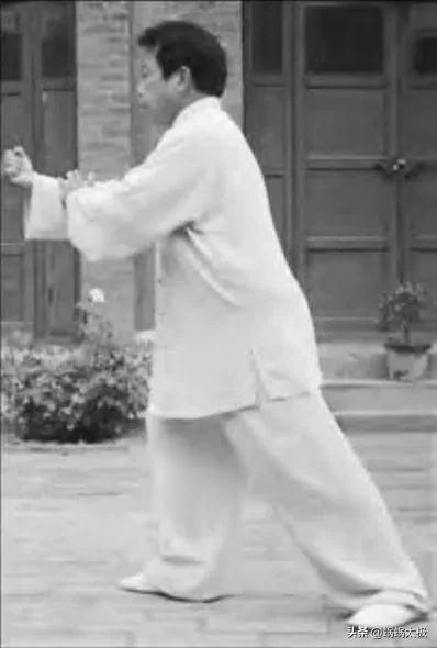 2025.04.12
跟着太极拳名家乔振兴老师学习传统八五式杨式太极拳笔记：
优