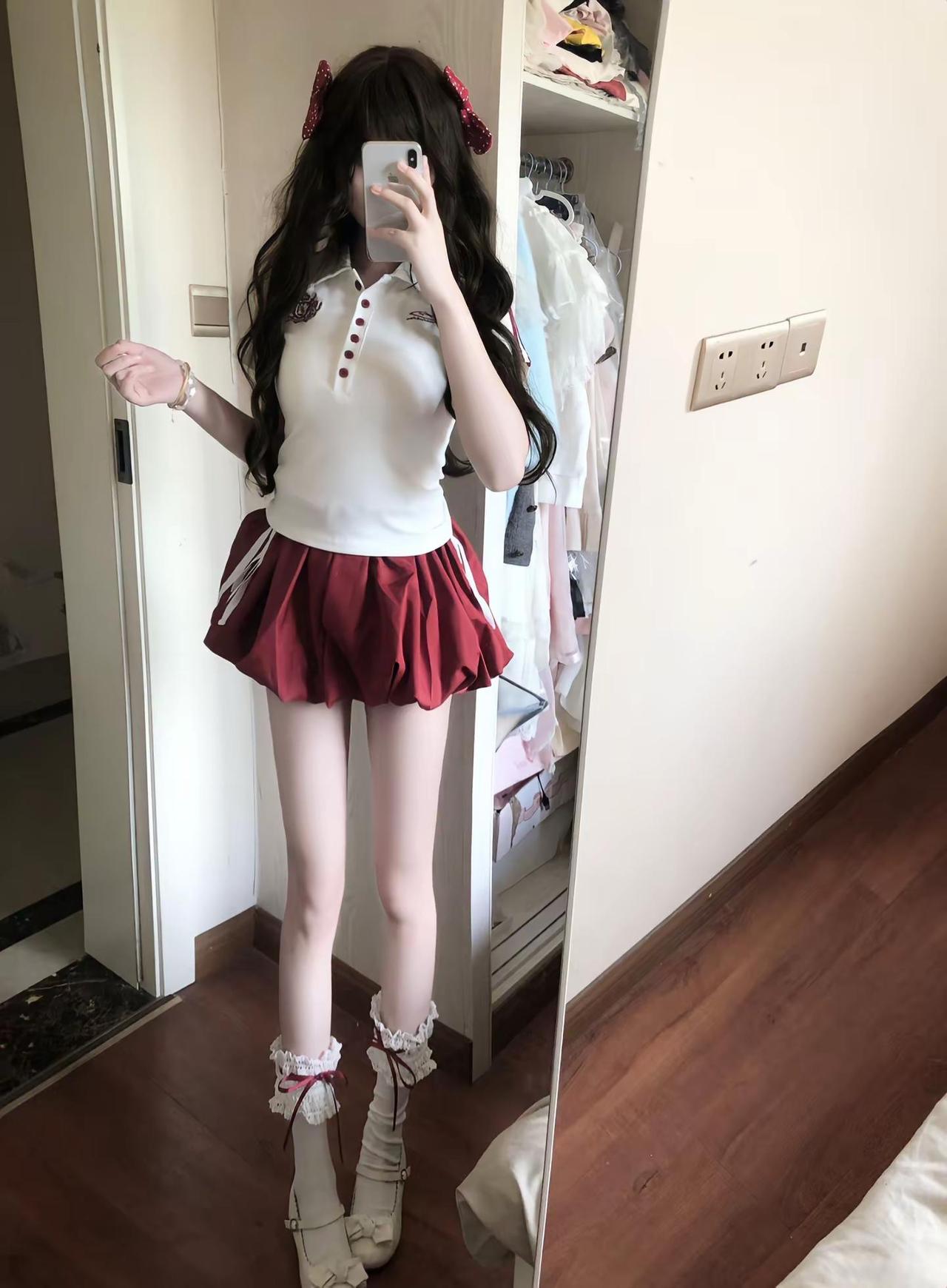 不管世界上有多少坏人讨厌我 攻击我 不爱我 我依旧不语 就萌萌的站在这里甜妹穿搭