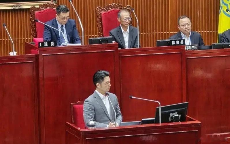 民进党议员追问郑丽文“两岸都是中国人”立场，蒋万安仅称“我是台湾人、所谓‘中华民