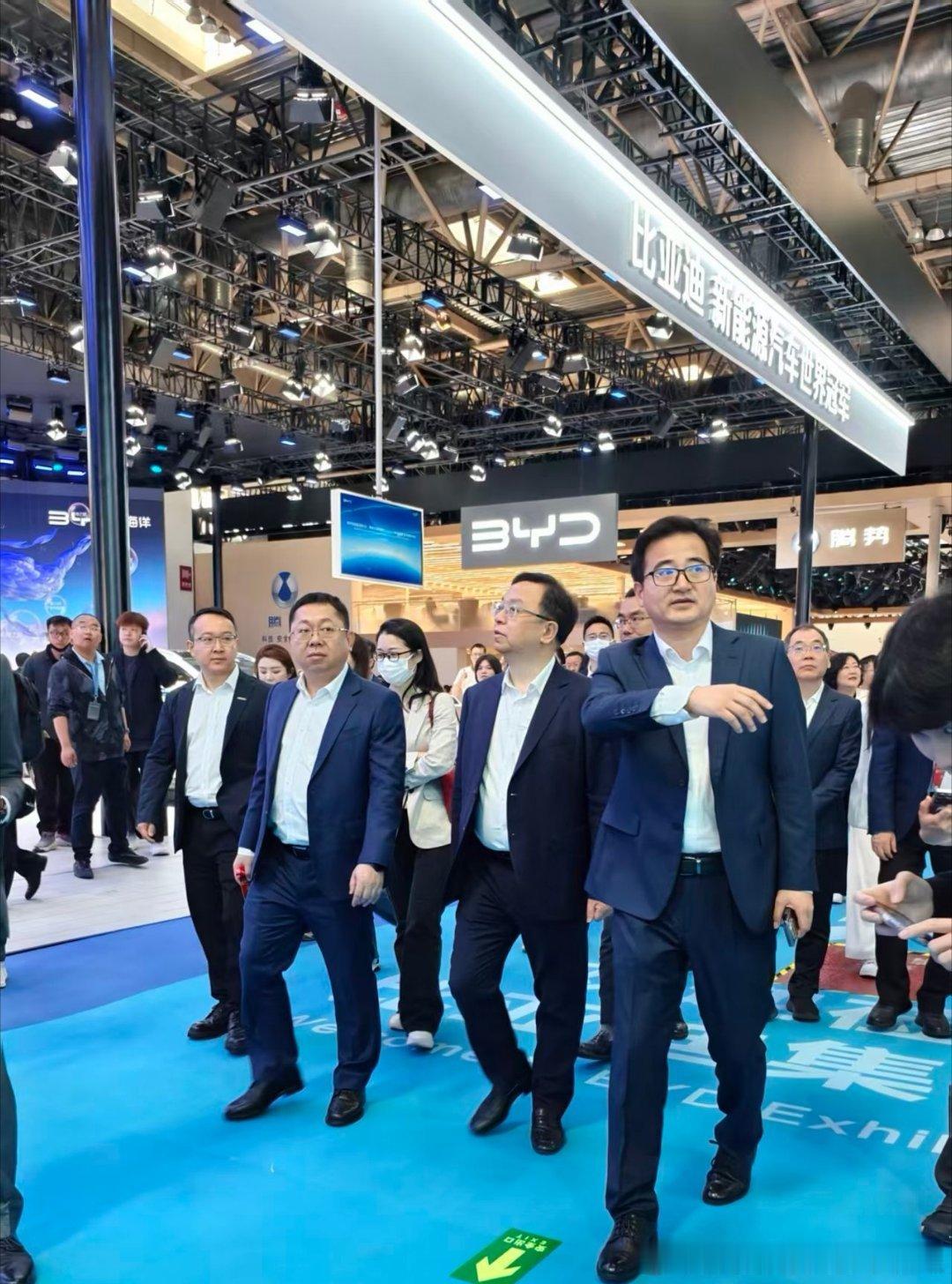 2026北京车展 会惩罚每个不倡导公共交通的人，出门俩小时了，还在堵着比亚迪大v