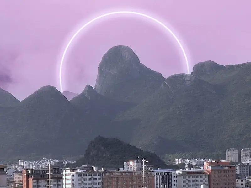 一浅一深河中水，
一明一喑阴阳山。                       
