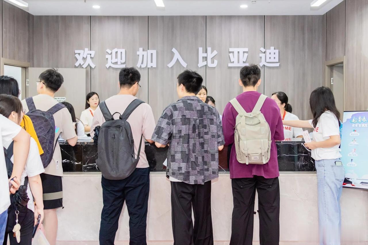 人才是引领发展的第一动力，对于企业来说，通过校招是引进年轻血液的重要途径。同时，