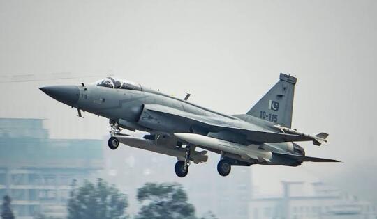 巴基斯坦国家电视台PTV新闻报道称，巴基斯坦空军JF-17