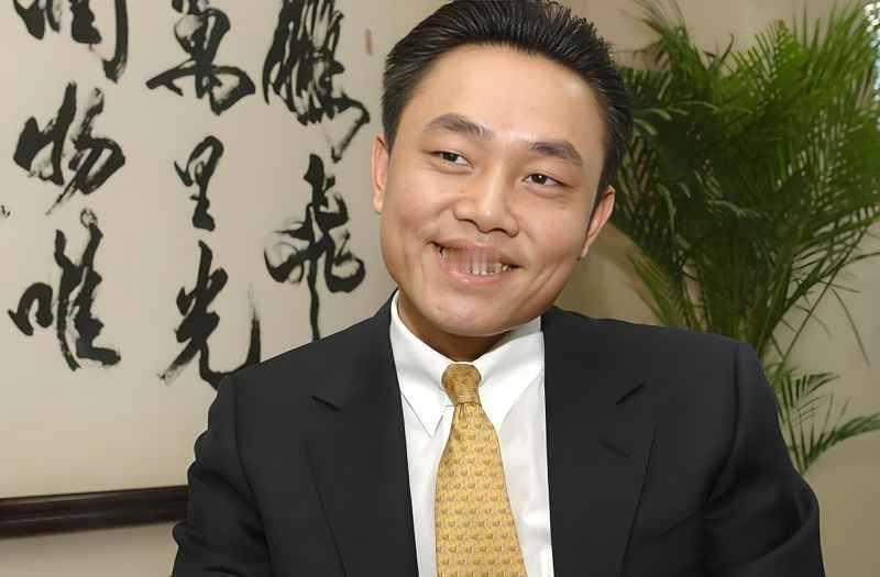  传奇落幕，黄光裕褪去光环隐居广州低调生活
曾经风光无限的前首富黄光裕风光散尽，