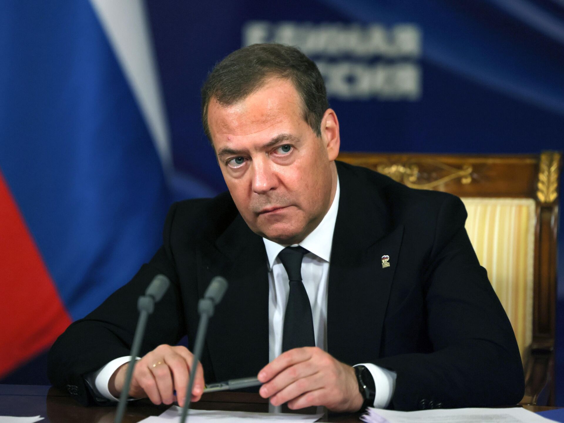 俄罗斯联邦安全会议副主席梅德韦杰夫2月28日指责美国在对伊朗采取军事行动前以核谈