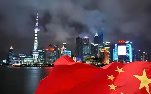 中国芯片突破刚亮相，最先泼冷水的竟是自己人？这份心态比海外封锁更可怕
 
每当国