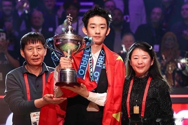热烈祝贺吴宜泽获得冠军
5月5号清晨，2026斯诺克世锦赛落下帷幕，中国00后小