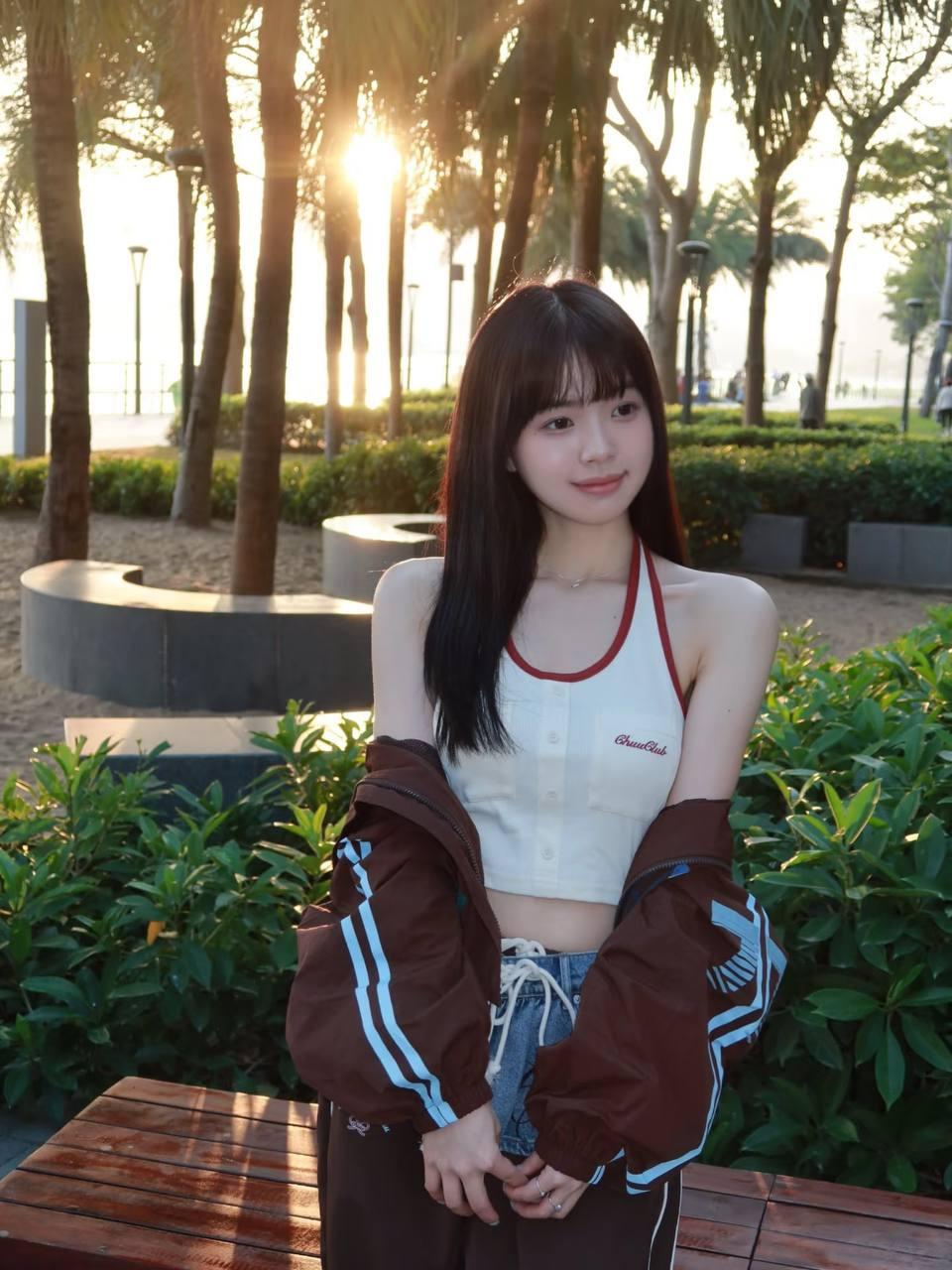 阳光下的少女青春洋溢少女感笑容 少女感微笑女孩 美少女的微笑