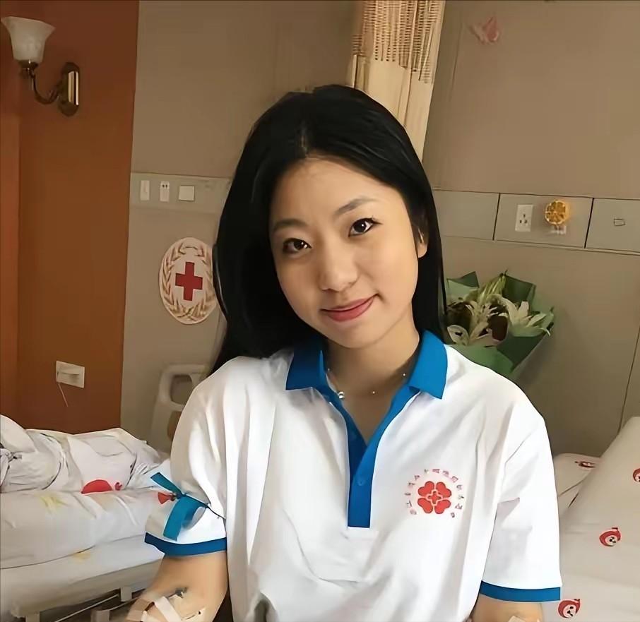 杭州21岁女孩在一家公司实习，突然向老板请假十天，老板怒气冲冲的问：“请这么多天