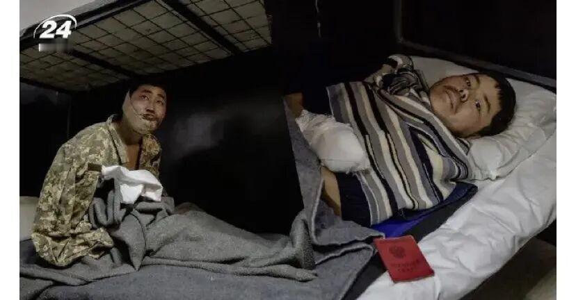 两名被乌军俘虏的朝鲜战俘表达希望回归韩国的愿望


乌韩两国主流媒体12月24日