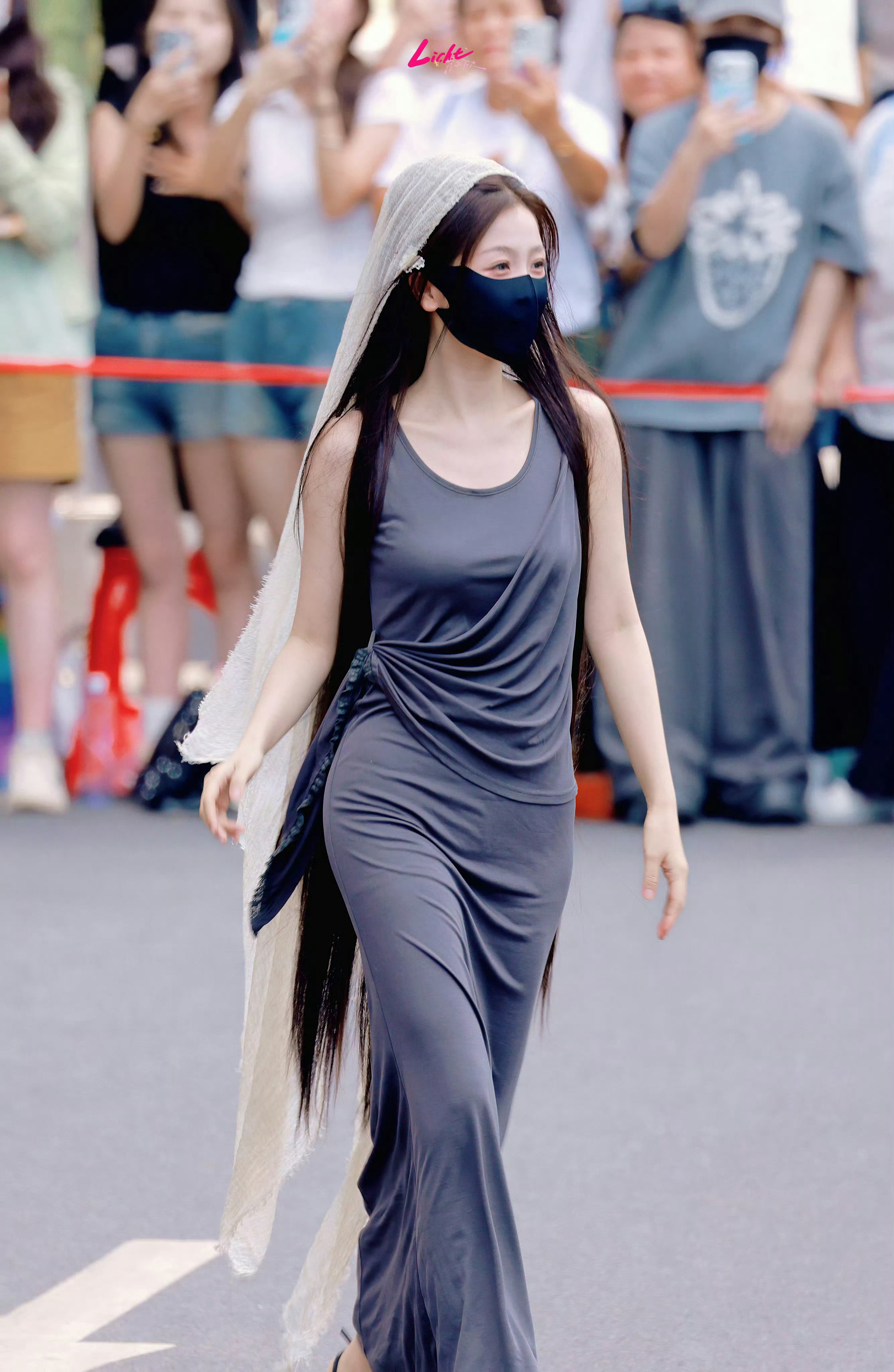 虞书欣上班路透，美美哒
